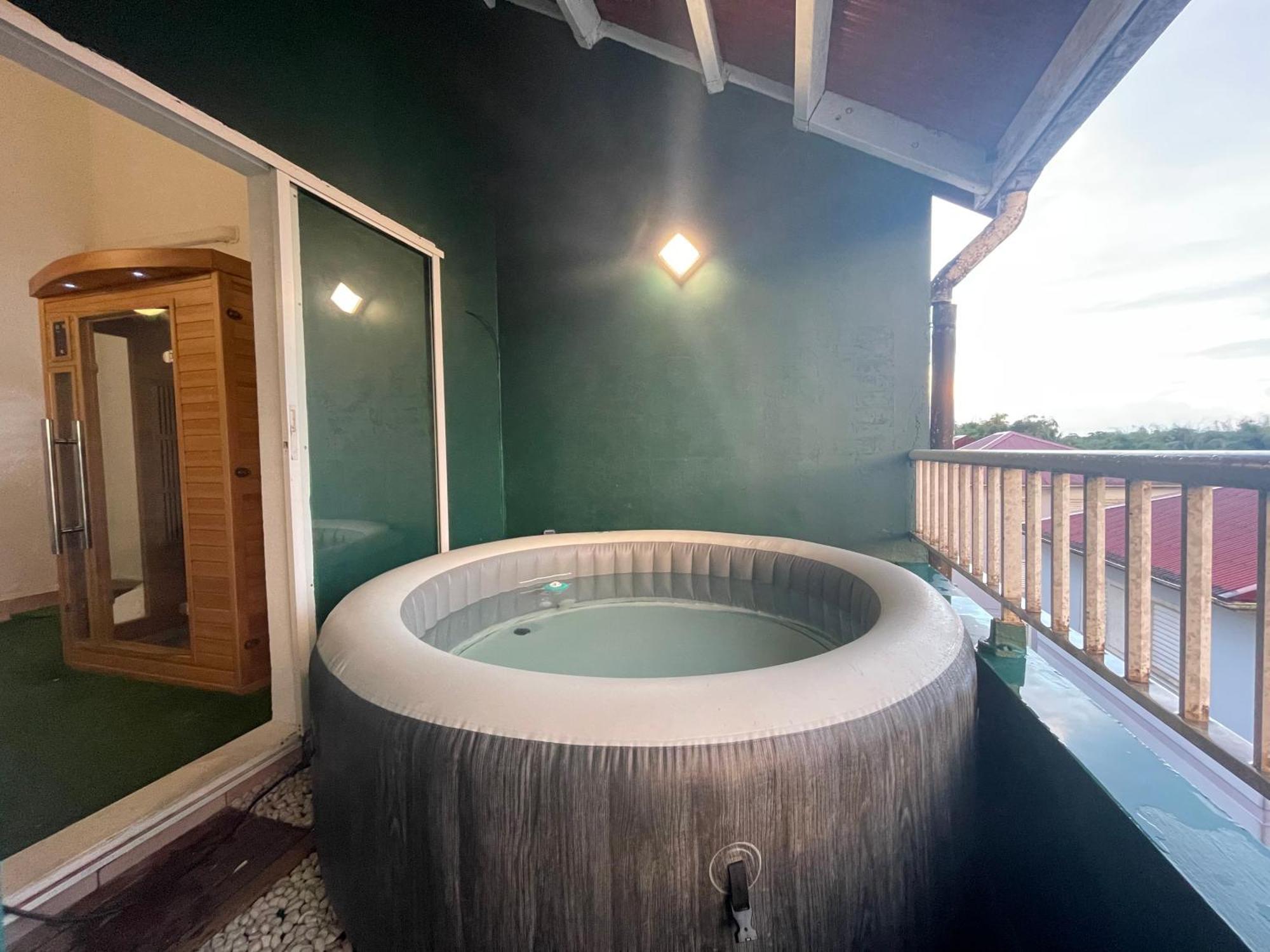 Appart Spa 20 Min Port Croisiere Et Aeroport Сент-Роз Екстериор снимка