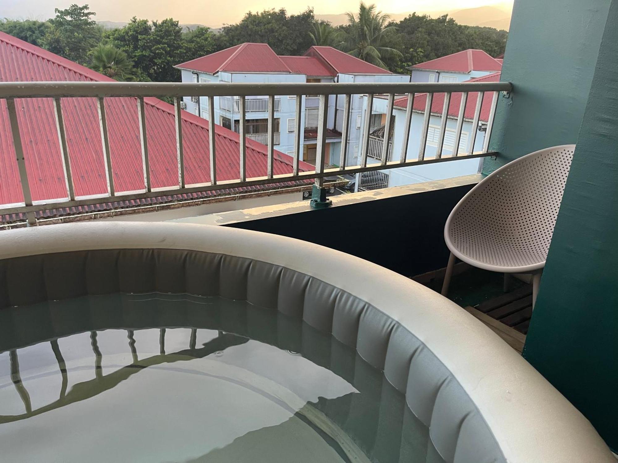 Appart Spa 20 Min Port Croisiere Et Aeroport Сент-Роз Екстериор снимка